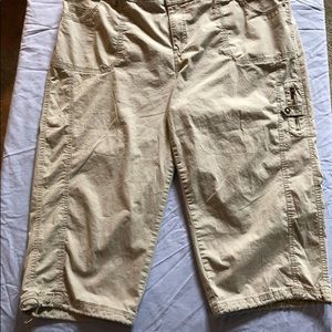 Avenue capris